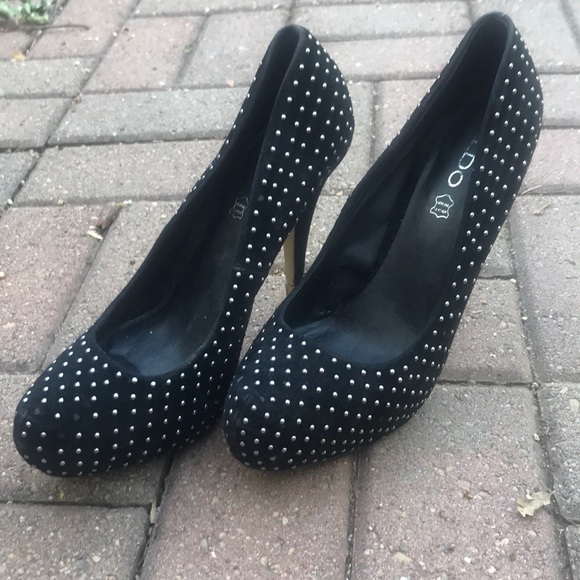 Size 10. Black heels - Picture 1 of 4
